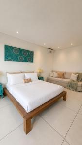 3BR Pool Villa Berawa 200m to Beach Finns