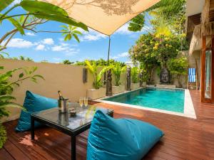 3BR Pool Villa Berawa 200m to Beach Finns