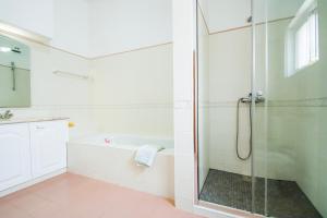 Villa Rose - com piscina aquecível e BBQ em Carvoeiro