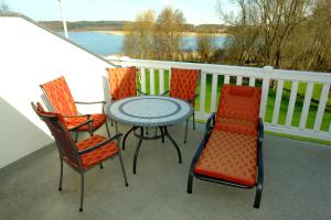 Two-Bedroom Maisonette Apartment 33RB12 room in Schlösschen am Schmachter See by Rujana