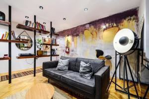 Your Stylish City Retreat - 1BR Apartment with Parking