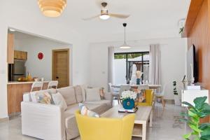 Villa with heated pool & jacuzzi, near beaches