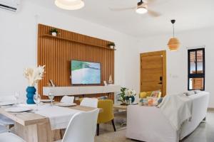 Villa with heated pool & jacuzzi, near beaches