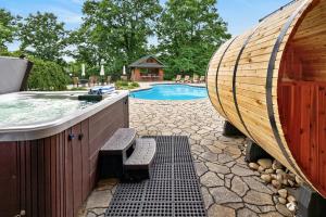 Private Cabin Retreat-Heated PoolHot TubTiki Bar