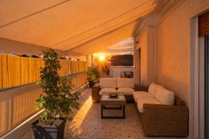 Athens Premium Euthalia