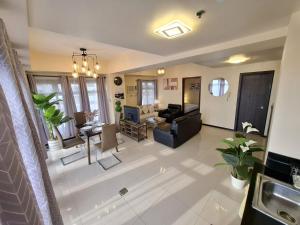 Exclusive 1BR Balcony -60sqm -PET -FreeParking -MOA,PICC,CCP,WTC,Airport