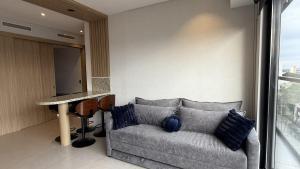 Apartment for 6 people with a pool, gym, coworking space, and parking