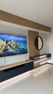 Apartment for 6 people with a pool, gym, coworking space, and parking