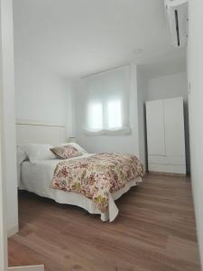 Casa Sebastiana Alojamiento moderno con terraza y vistas al mar, ideal para parejas