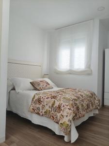 Casa Sebastiana Alojamiento moderno con terraza y vistas al mar, ideal para parejas