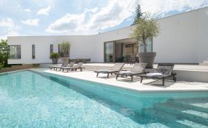 Luxury Villa Blue with a pool