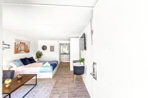 Resort Studio Near Disney with Pool and Gym