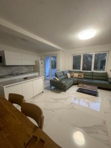 Lake View Luxury Apartment