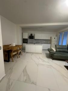 Lake View Luxury Apartment