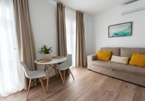 Casa Sebastiana Alojamiento moderno con terraza y vistas al mar, ideal para parejas