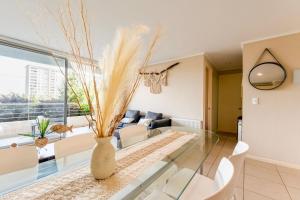 Laguna navegable y piscinas · 2D con terraza