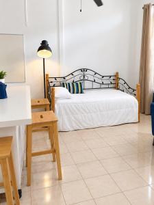 Apartamento en el centro de Ponce - con 2 camas, cocina y WiFi incluido