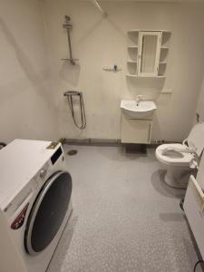 Modern 1,5 bedroom apartment with patio & AC