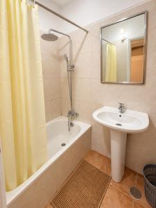 The beloved and cozy apartment in Campo de Ourique