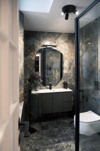 Chic duplex in milan center fashion district