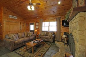 Trout Creek Cabin- Right on the Creek