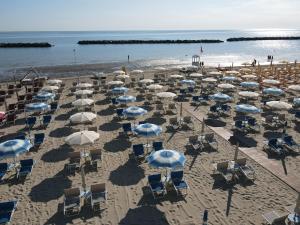 Hotel Mirage - Breakfast on the Beach