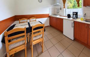 2 Bedroom Beautiful Home In Przewloka