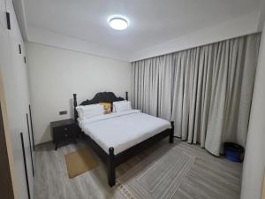 Bahari Homes Kilimani Modern 2 Bedroom Apartment with Restaurant , Sauna, Swimming Pool and Gym, 2 min walk to Green House Mall