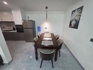 Bahari Homes Kilimani Modern 2 Bedroom Apartment with Restaurant , Sauna, Swimming Pool and Gym, 2 min walk to Green House Mall