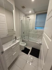 3 Bedeoom apartment in Heart of Montréal