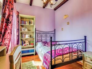 Comfortable holiday home with garden, by the lake