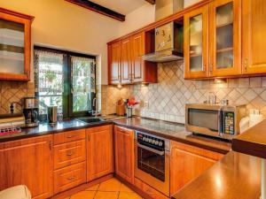 Comfortable holiday home with garden, by the lake