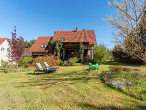 Large, comfortable holiday home with a garden