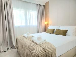 TMS Veramar2, Seafront, AC, Pool & Parking