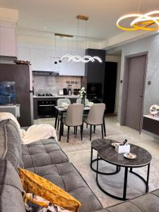 Misty Springs Westlands - 1BR Executive Apt, 2 Min Walk to GTC, Expressway , Rooftop Pool & Gym