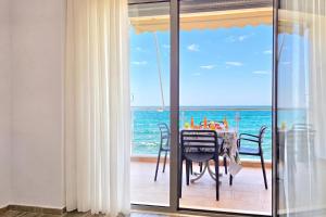 Beachfront & Sea View Apartment 101 - Happy Rentals