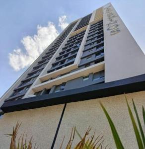 Misty Springs Westlands - 1BR Executive Apt, 2 Min Walk to GTC, Expressway , Rooftop Pool & Gym