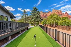 Uptown Sedona Retreat wit Views and Hot Tub