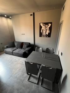 The Grey House - stylish 2BD apartment in Milan