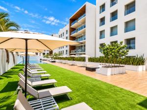 Villa Eureka - 3BR, Hot Tub, 2 Blocks from Beach