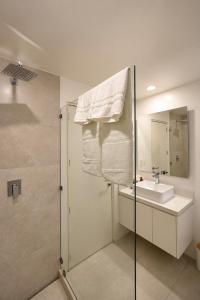 Villa Eureka - 3BR, Hot Tub, 2 Blocks from Beach