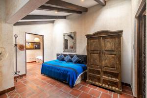 Wonderful Central Villa with Pool & Hot Tub