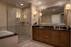 32nd Floor MGM Signature 2BR Combo High-Floor Views No Resort Fees
