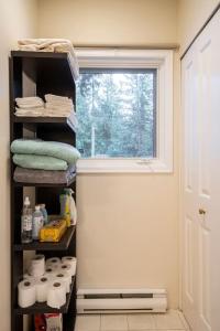 Bright and Spacious Upper Level House, Great Area