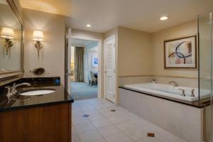 32nd Floor MGM Signature 2BR Combo High-Floor Views No Resort Fees