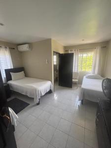 Hunny Bay Tropical Trio Three-Bed Suite