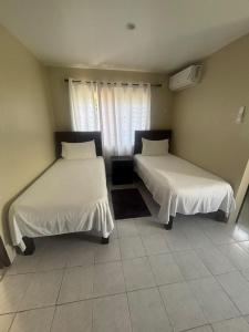 Hunny Bay Tropical Trio Three-Bed Suite