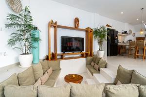 Villa Casa Diamanti - Luxury 3BR with Private Pool and Rooftop in Tumbakbayuh