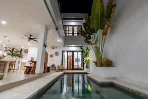 Villa Casa Diamanti - Luxury 3BR with Private Pool and Rooftop in Tumbakbayuh