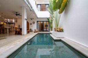 Villa Casa Diamanti - Luxury 3BR with Private Pool and Rooftop in Tumbakbayuh